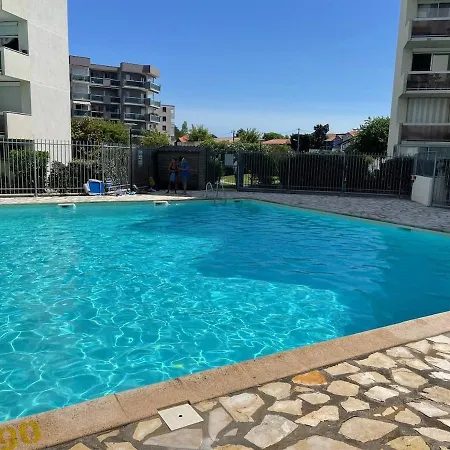 Port Parking-piscine Apartment *