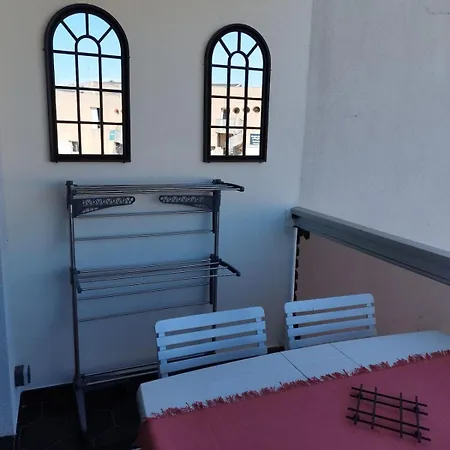 Port Parking-piscine Apartment *