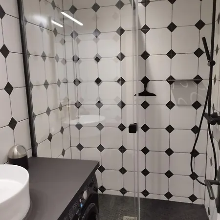 Port Parking-piscine Apartment *